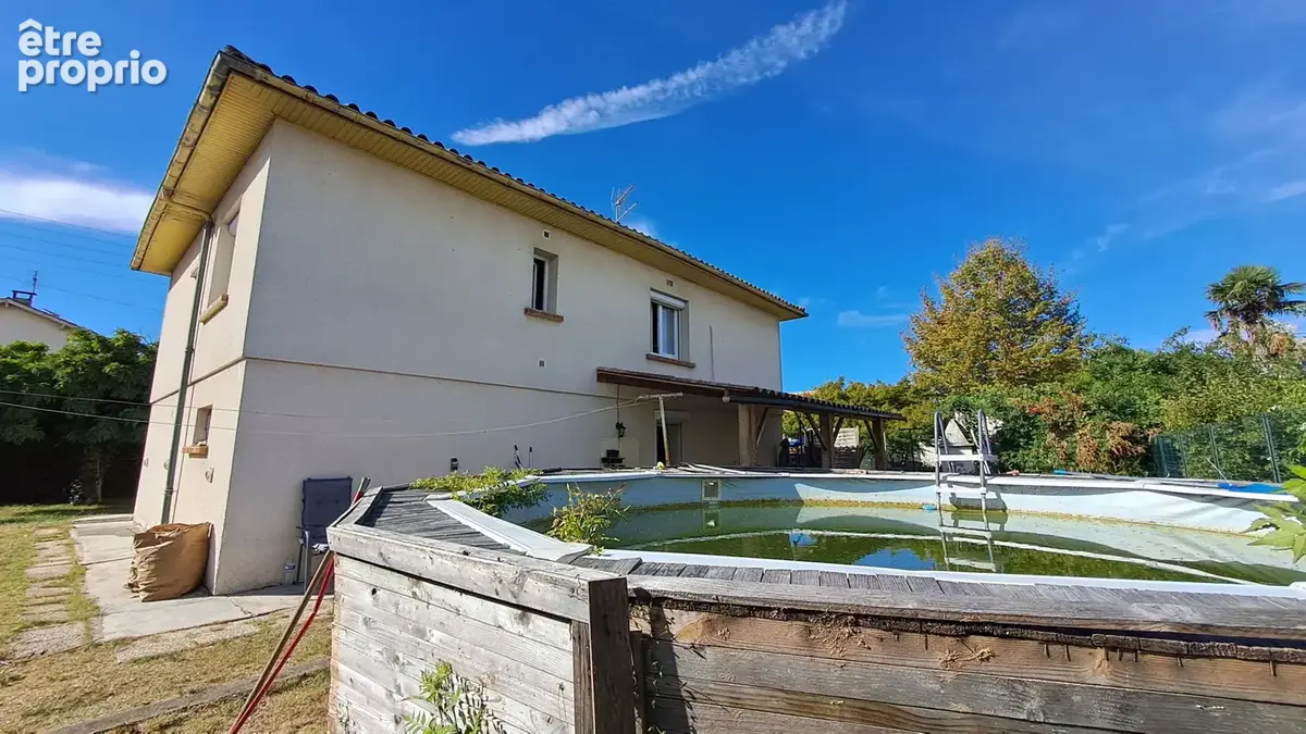 Maison familiale lumineuse avec grand espace de vie et terrasse couverte sur un terrain clos de 500m2. - photo 16