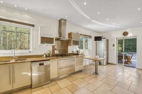 Maison à MANDELIEU-LA-NAPOULE