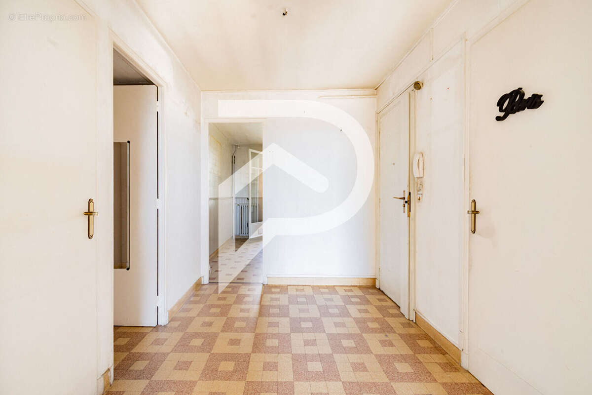 Appartement à MARSEILLE-4E