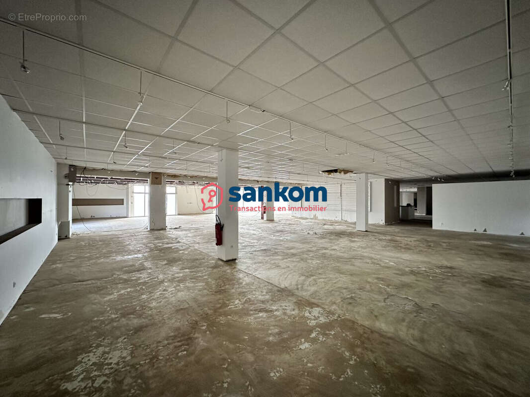 Commerce 2480 m² à Solignac-Sur-Loire  - photo 4