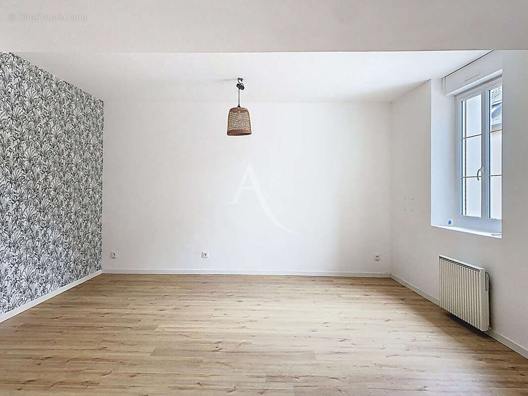 Maison à LA MEMBROLLE-SUR-LONGUENEE