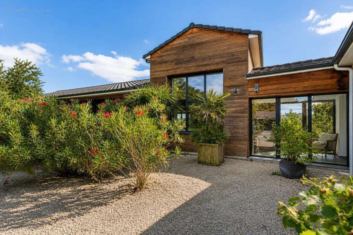 Maison contemporaine 242m2 avec piscine - photo 12