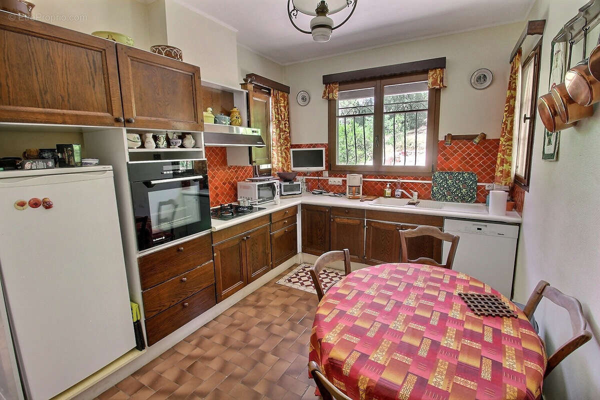 Maison à SAINT-CLEMENT-DE-RIVIERE