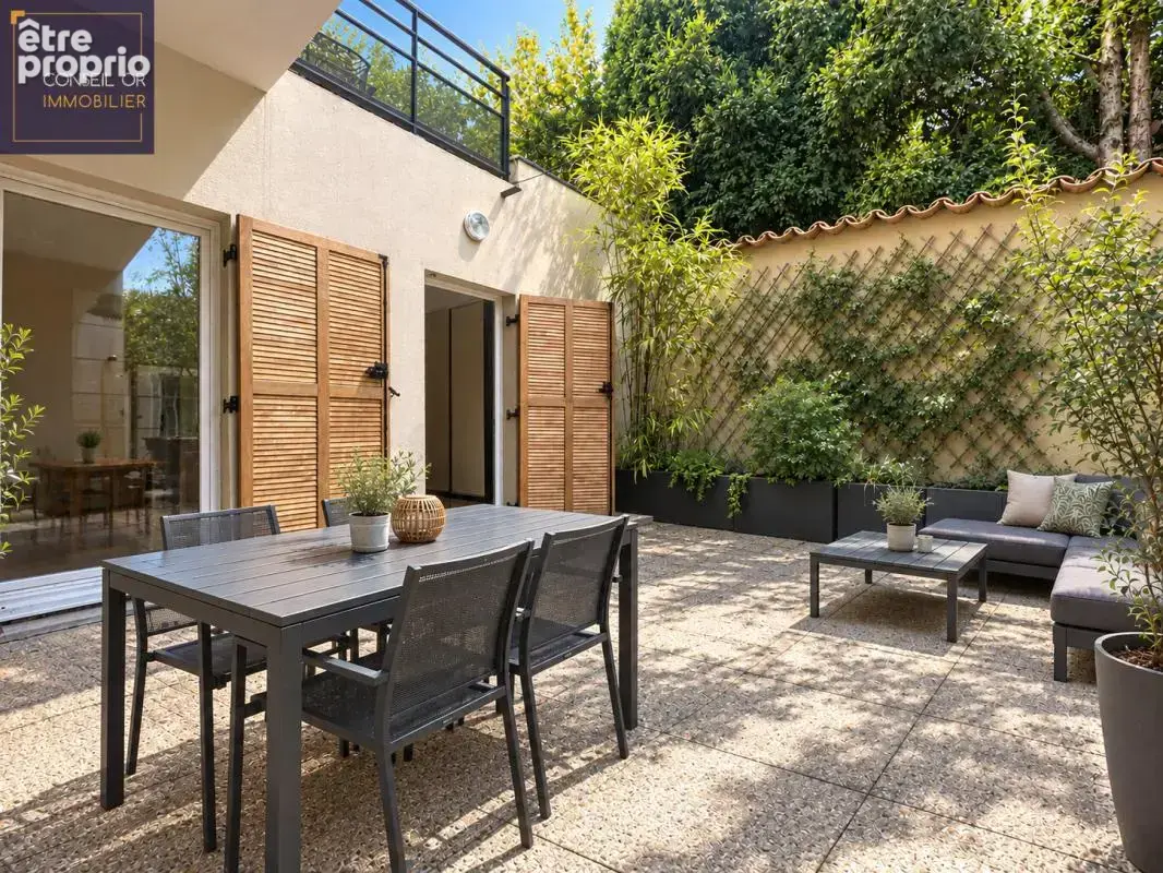 Duplex Oullins centre – 5 pièces – 124 m² – 4 chambres – Terrasse 40 m² – Calme, proche métro, belle hauteur sous plafond, garag - photo 1