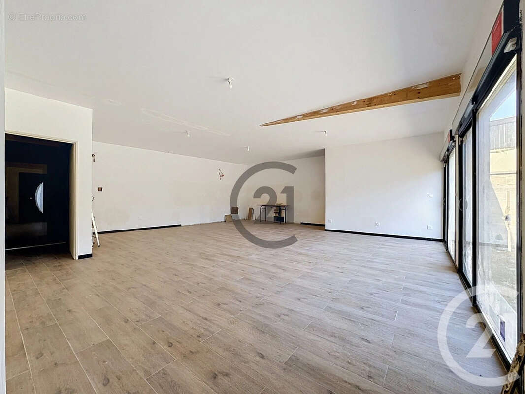 Maison 717 m² à Courcy  - photo 22