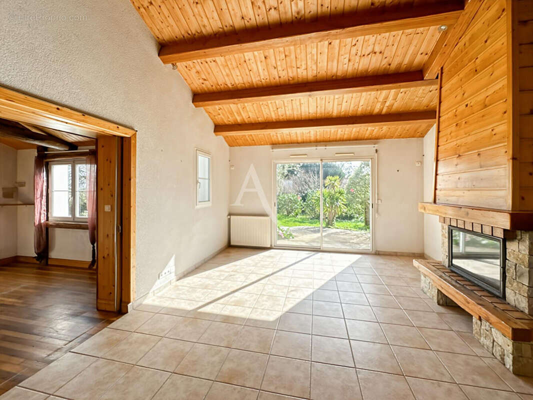 Maison au calme d'une impasse avec vue dégagée à 500m du bourg - photo 9
