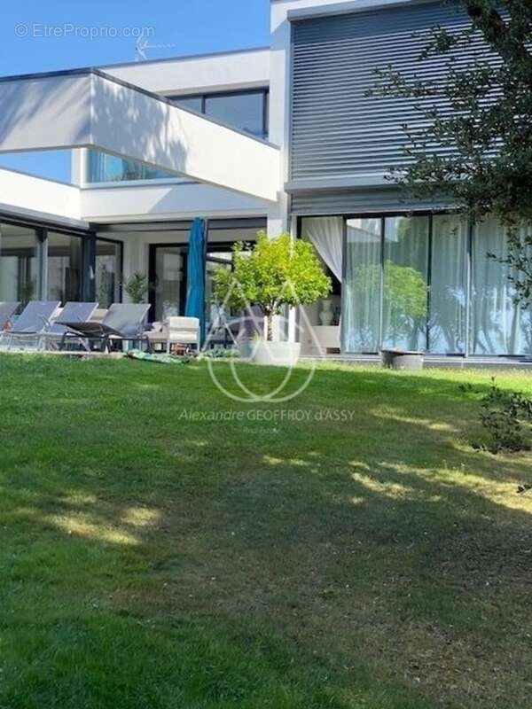 Exceptionnel à proximité de Royan. Villa avec une vue panoramique sur mer - photo 4