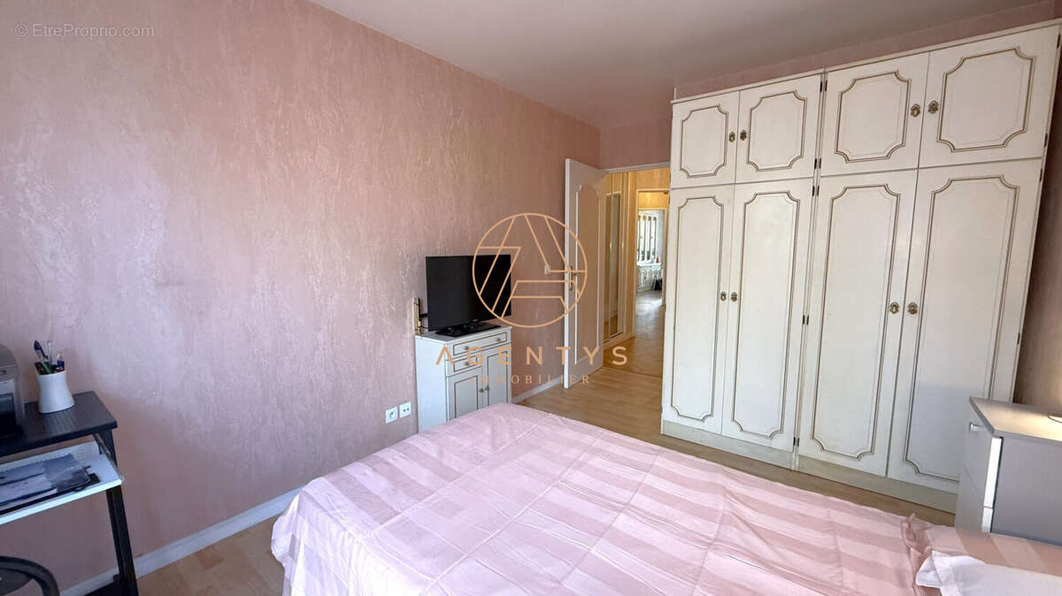 Appartement à LE PLESSIS-TREVISE