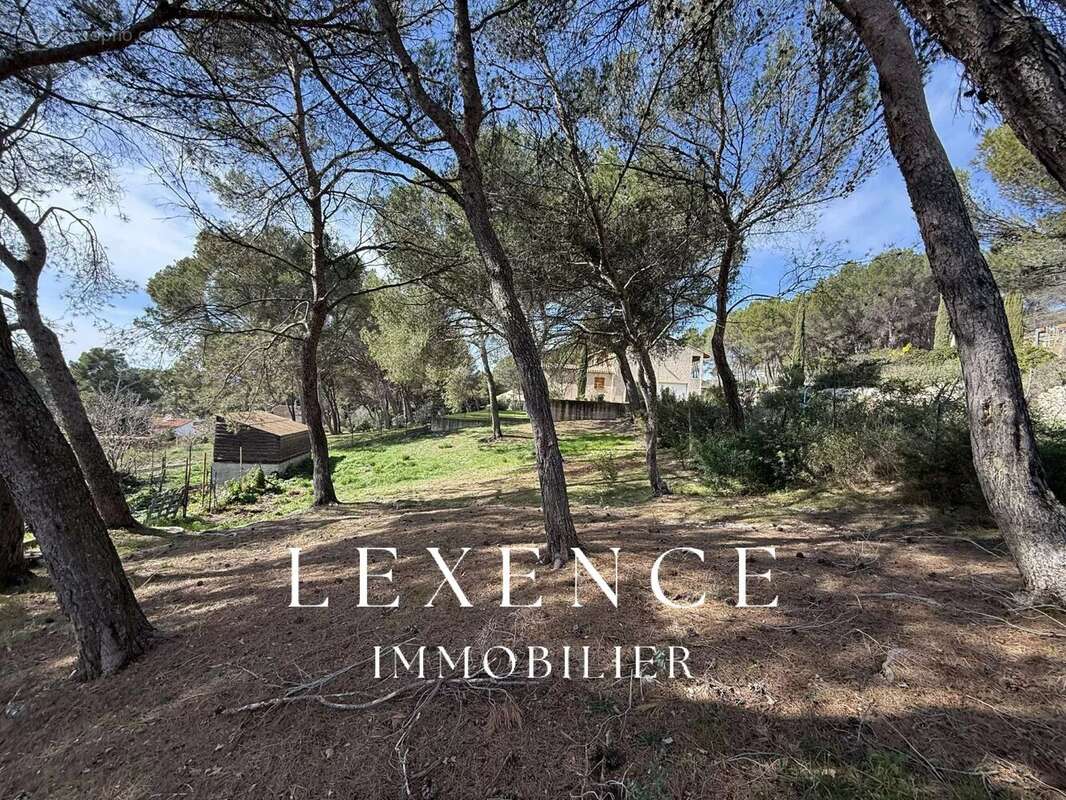 Terrain à VENTABREN