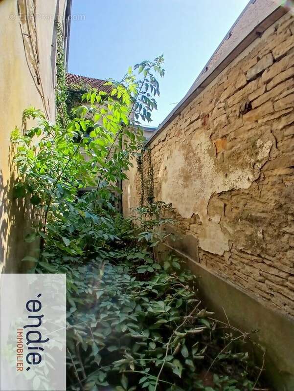 Immeuble de 352 m² à rénover avec fort potentiel  Champlitte (70160) - photo 20