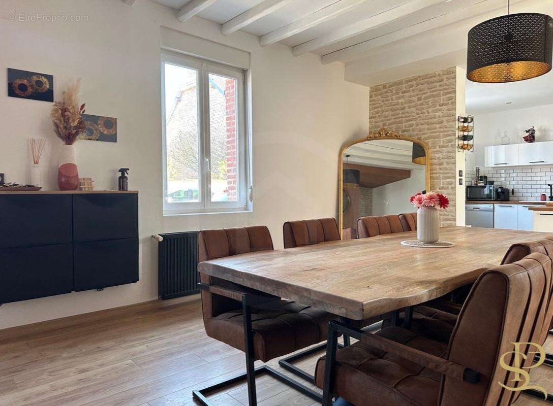 Maison à HARGICOURT