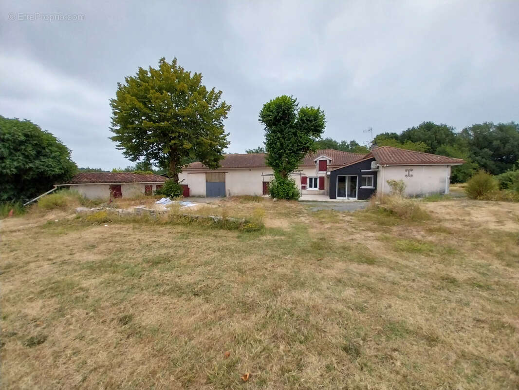 Maison à COULOUNIEIX-CHAMIERS