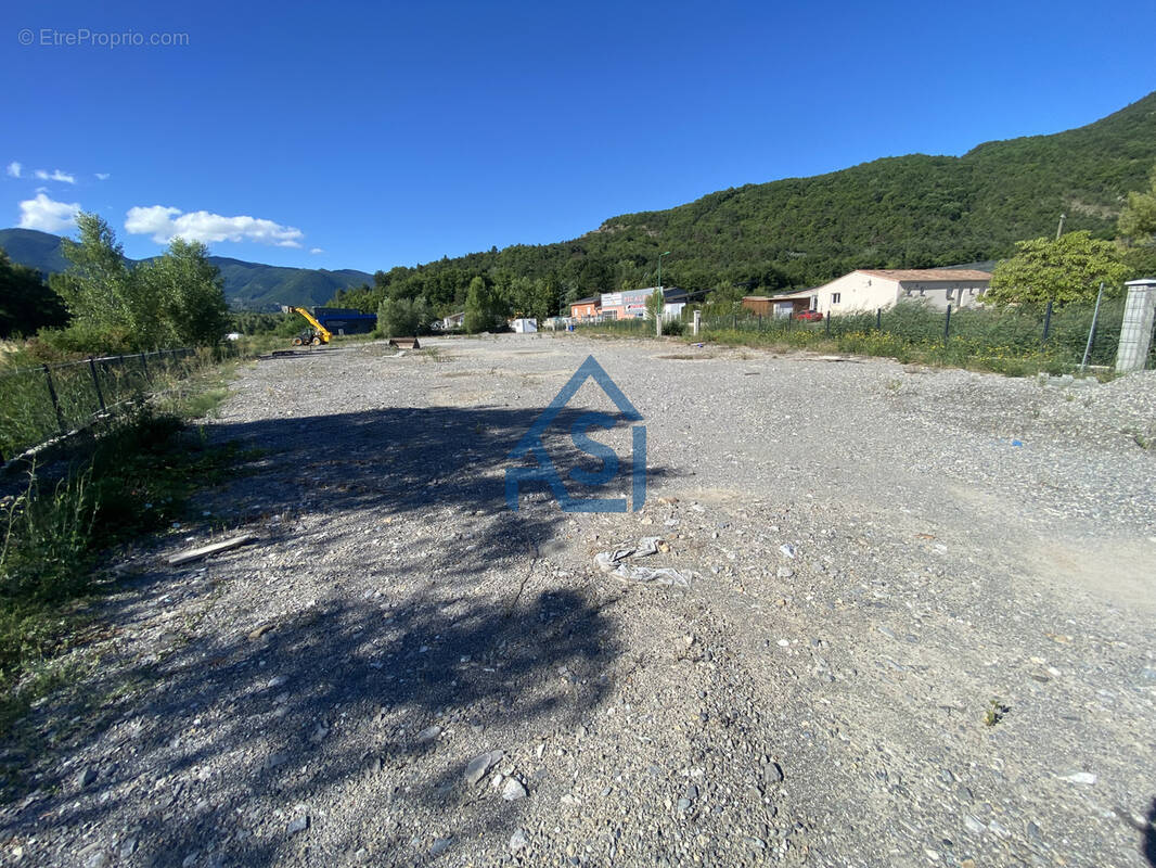 Terrain à LA SAULCE