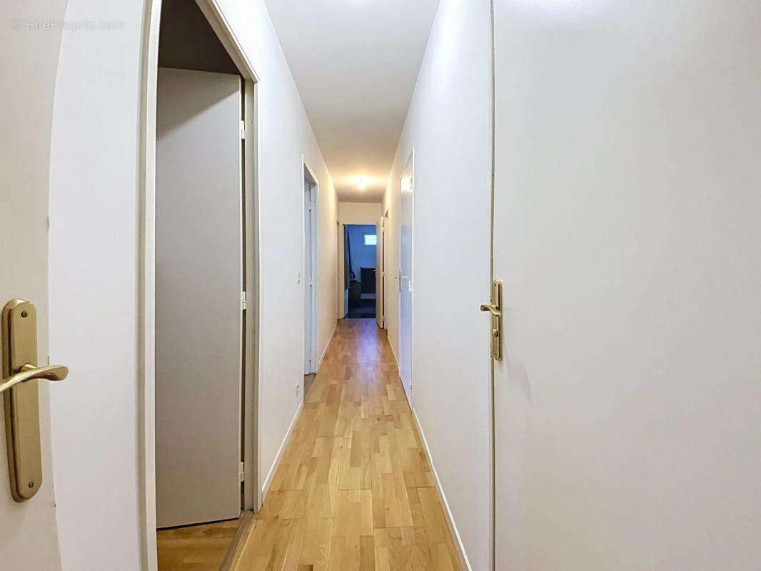 Superbe F4 lumineux avec balcon et 2 parkings–Résidence sécurisé - photo 10