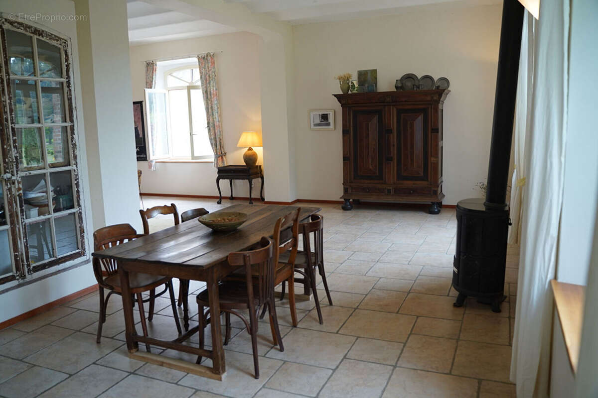 Appartement à MEYRANNES
