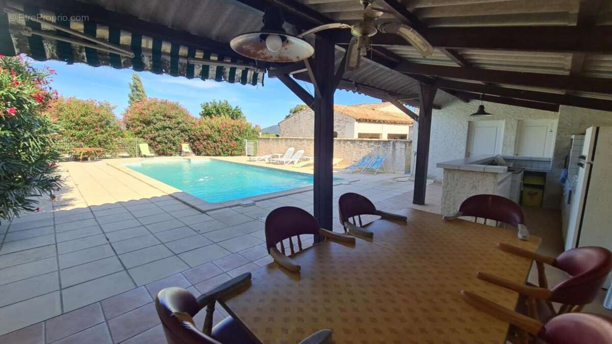 Maison 259 m2 , Dépendance 74 m²,  Abri 70m², Piscine, Terrain 3000m² - photo 14