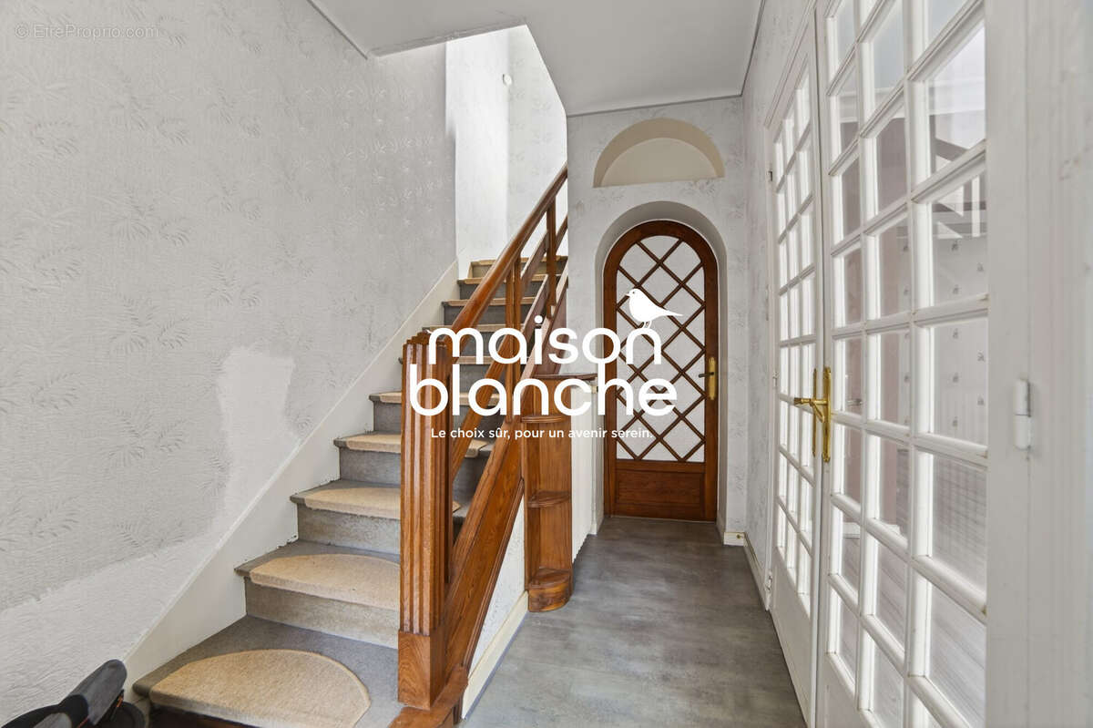 Maison 86 m² à Parthenay  - photo 2