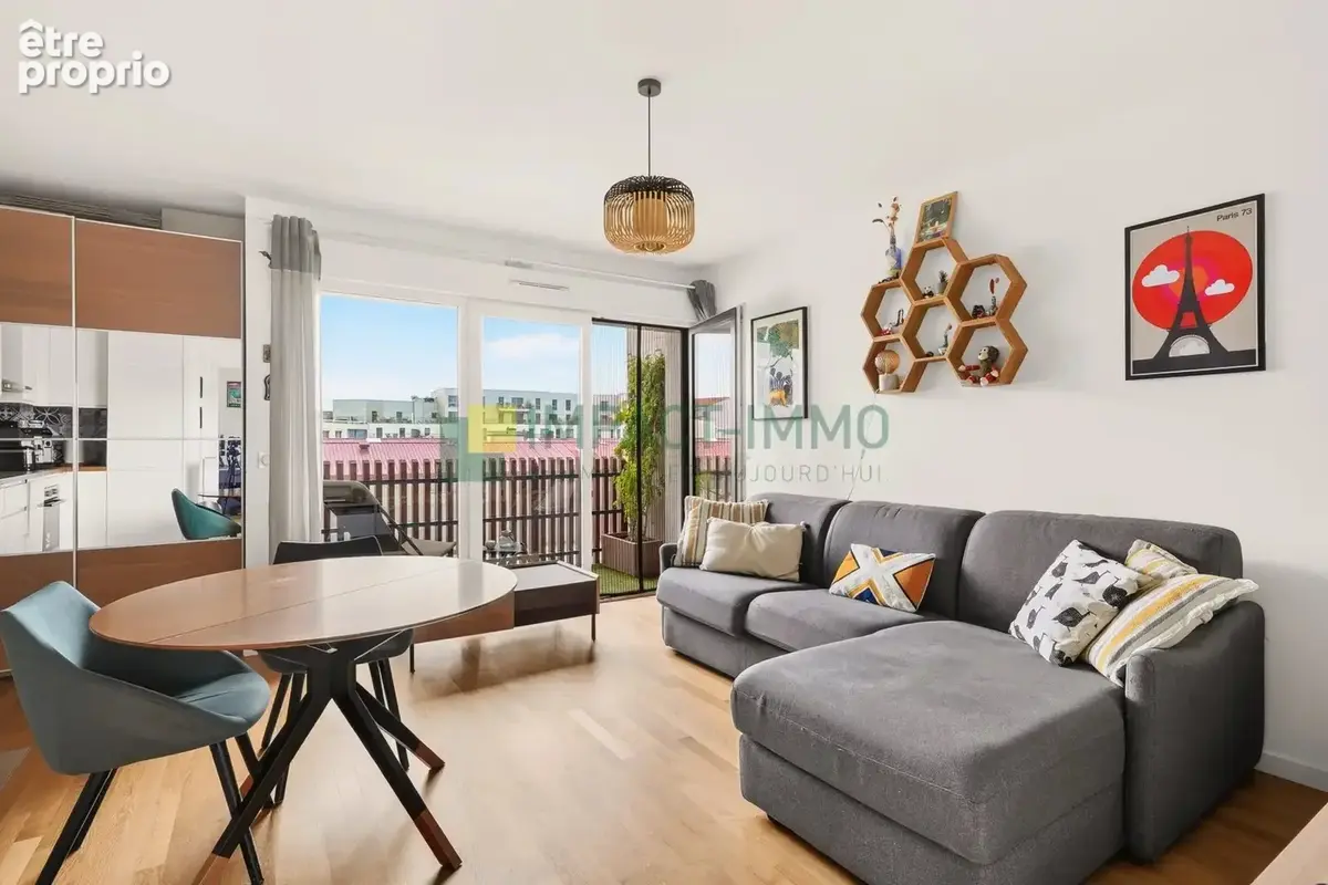 Clichy republique - 2 pieces balcon vue degagee -- pkg en sus - photo 3