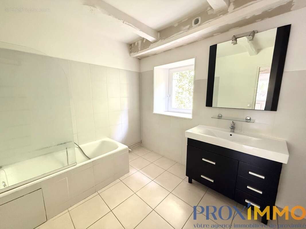 Appartement à LA BUISSE