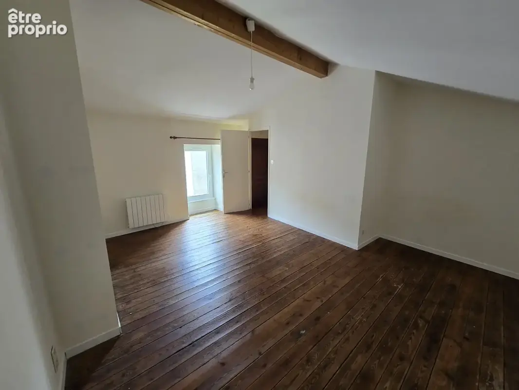 Maison de 52 m2 avec cour et stationnement   Beau potentiel - photo 3