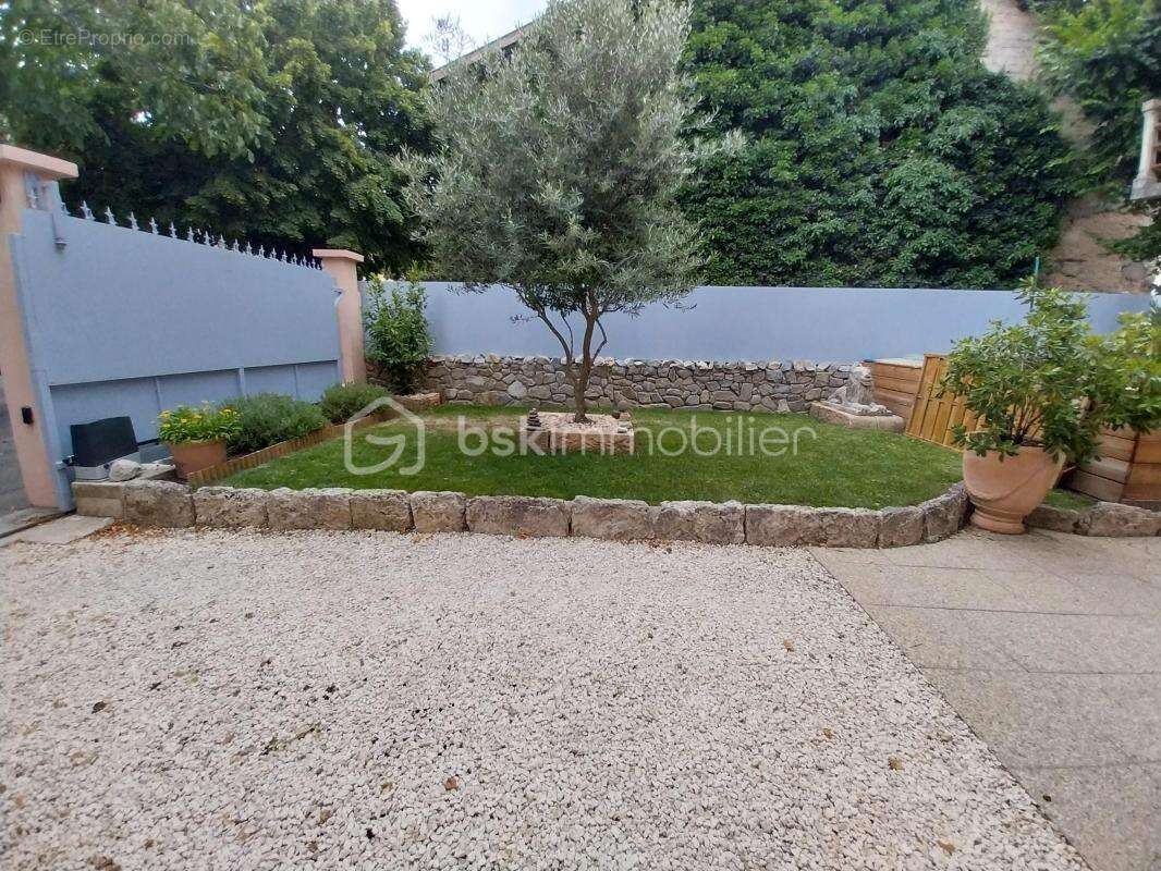 Grande maison avec dépendances + maison à rénover - photo 18