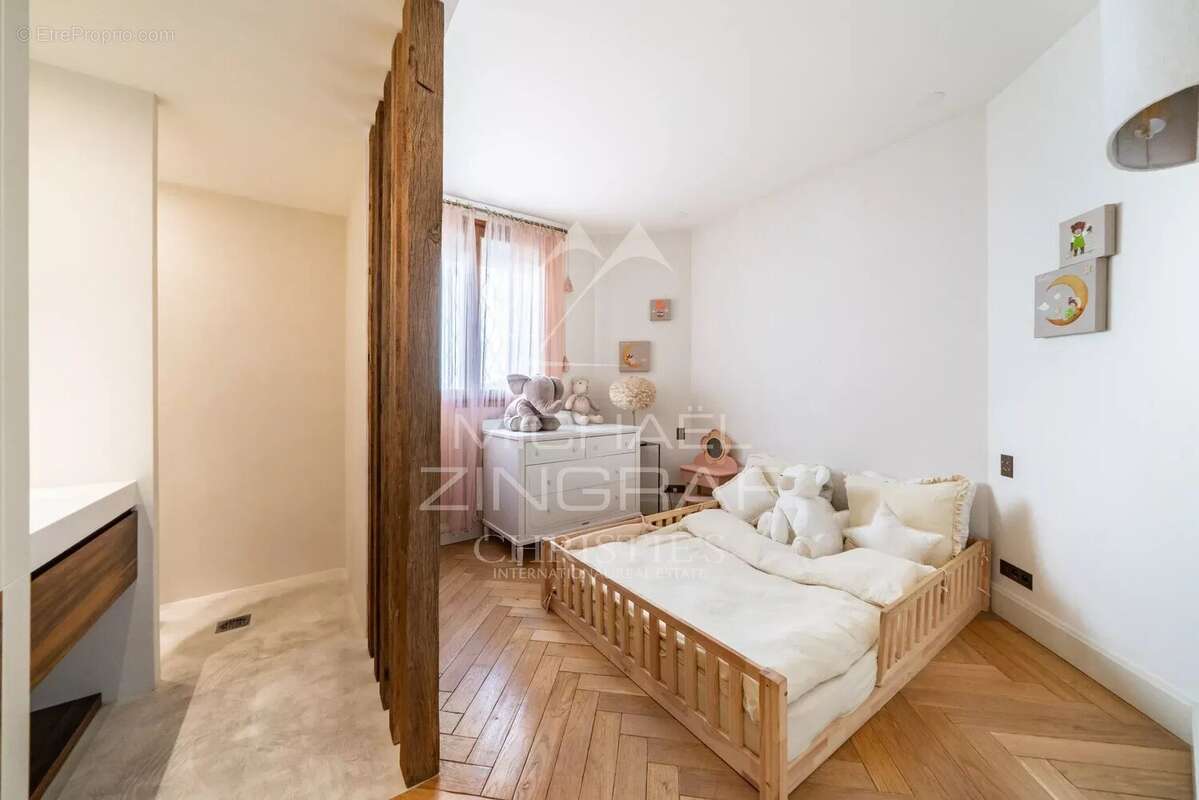 Cannes – Proche Croisette – Élégant rez-de-jardin avec piscine privative - photo 13