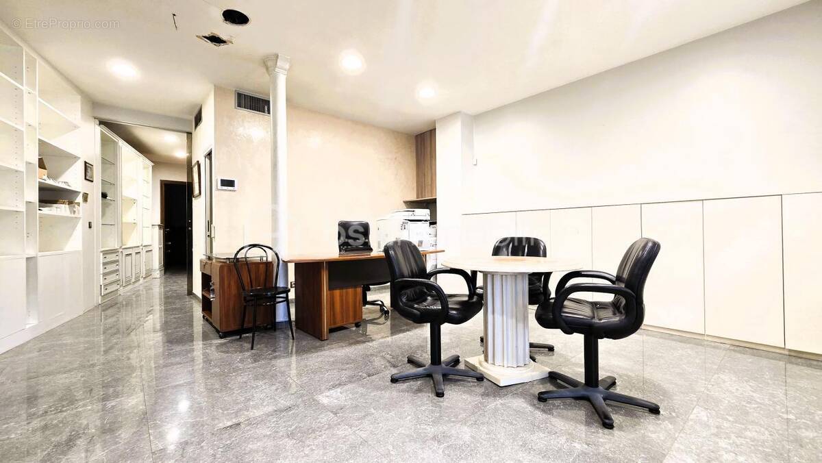 Commerce à PARIS-16E