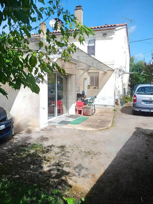 Maison à COUTRAS