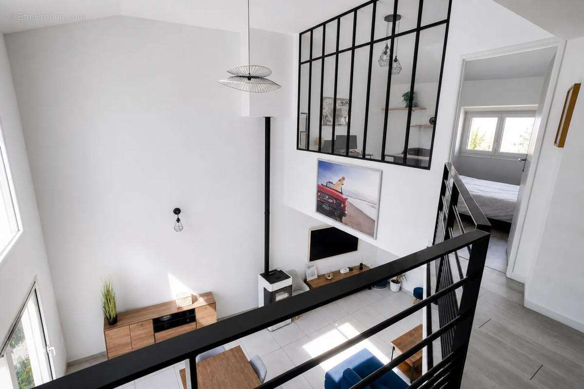 Moidieu-Détourbe - Ancienne grange de 160 m² réinventée - photo 15