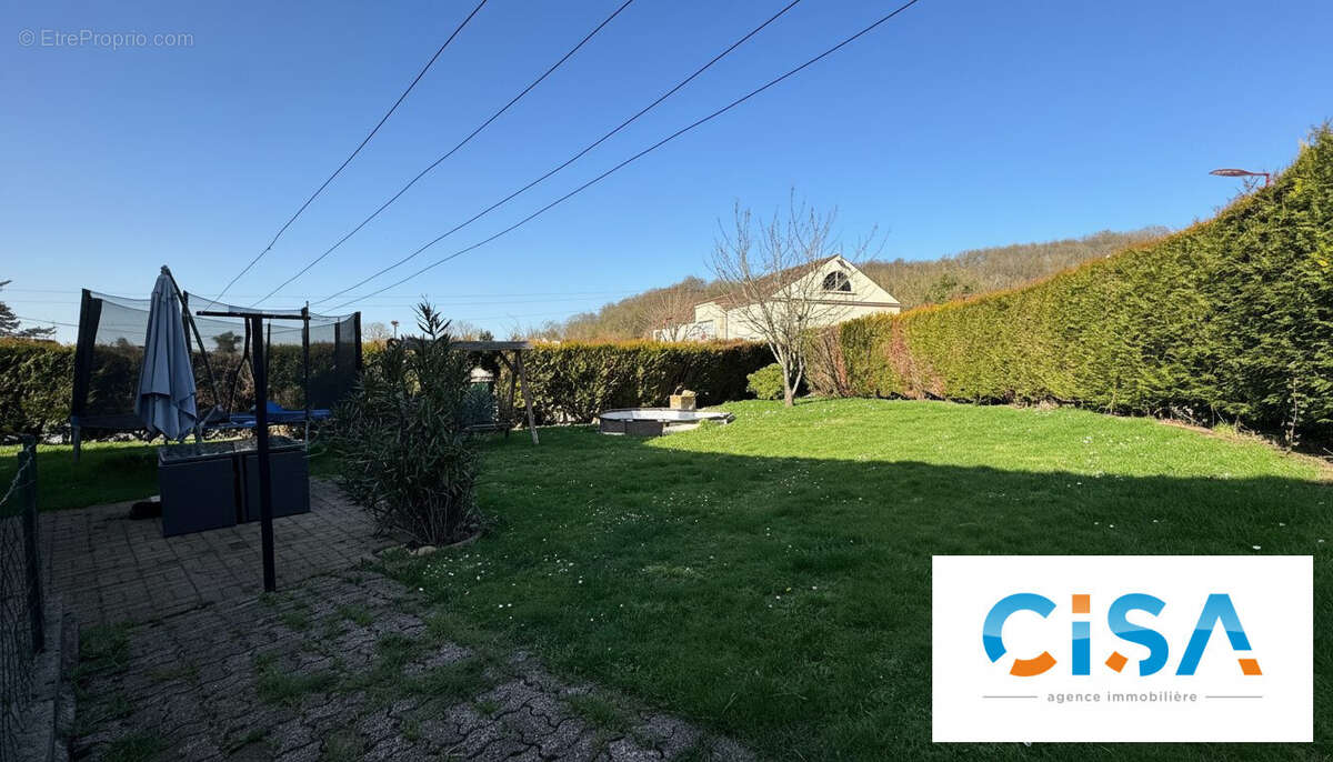 Maison à MOGNEVILLE