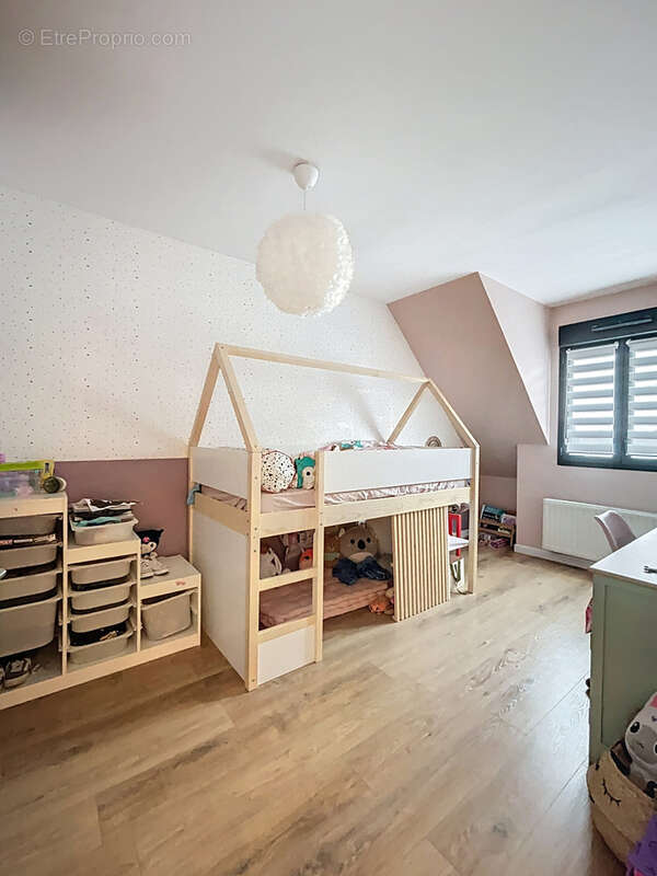 Appartement à VAUJOURS