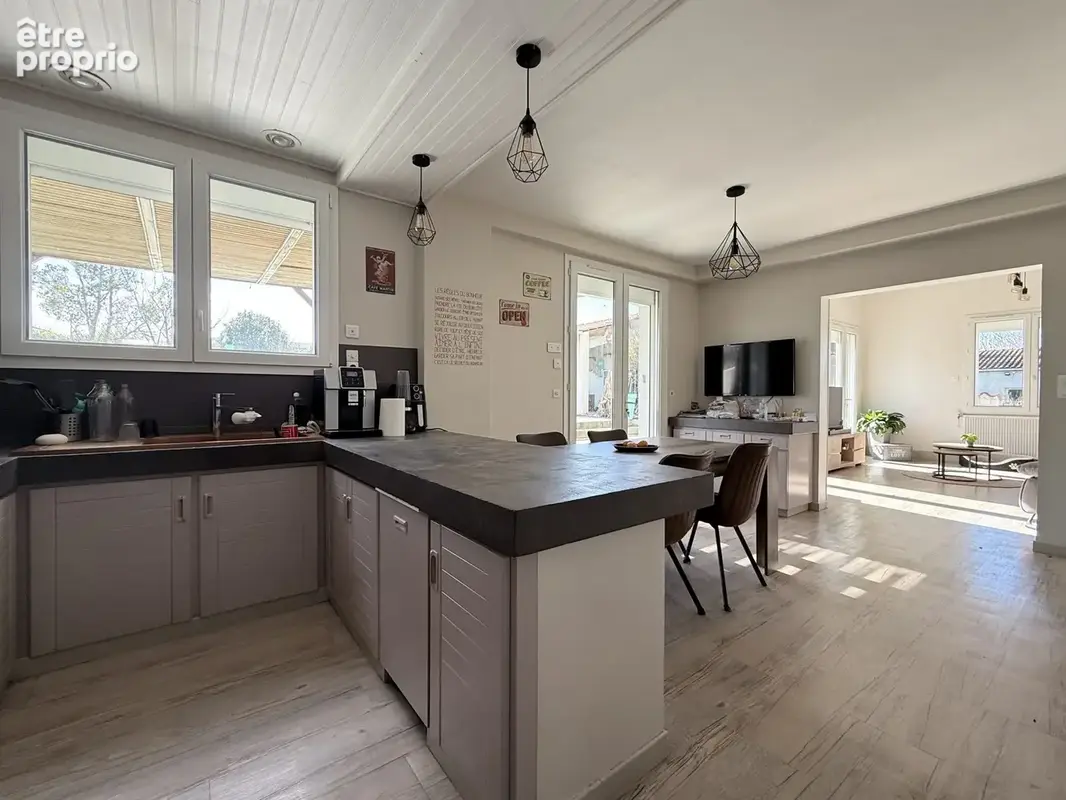 Maison 307 m² à Andilly  - photo 8