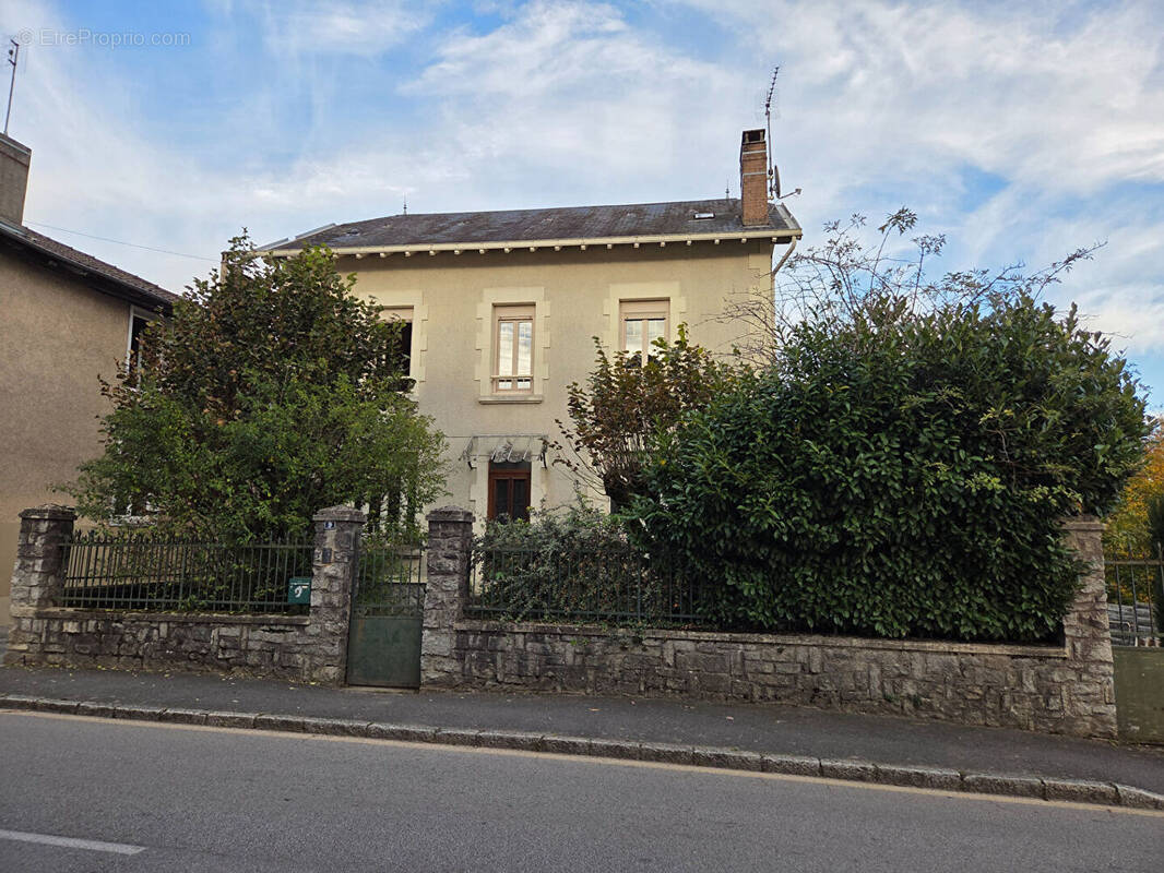 Maison à SAINT-LEONARD-DE-NOBLAT