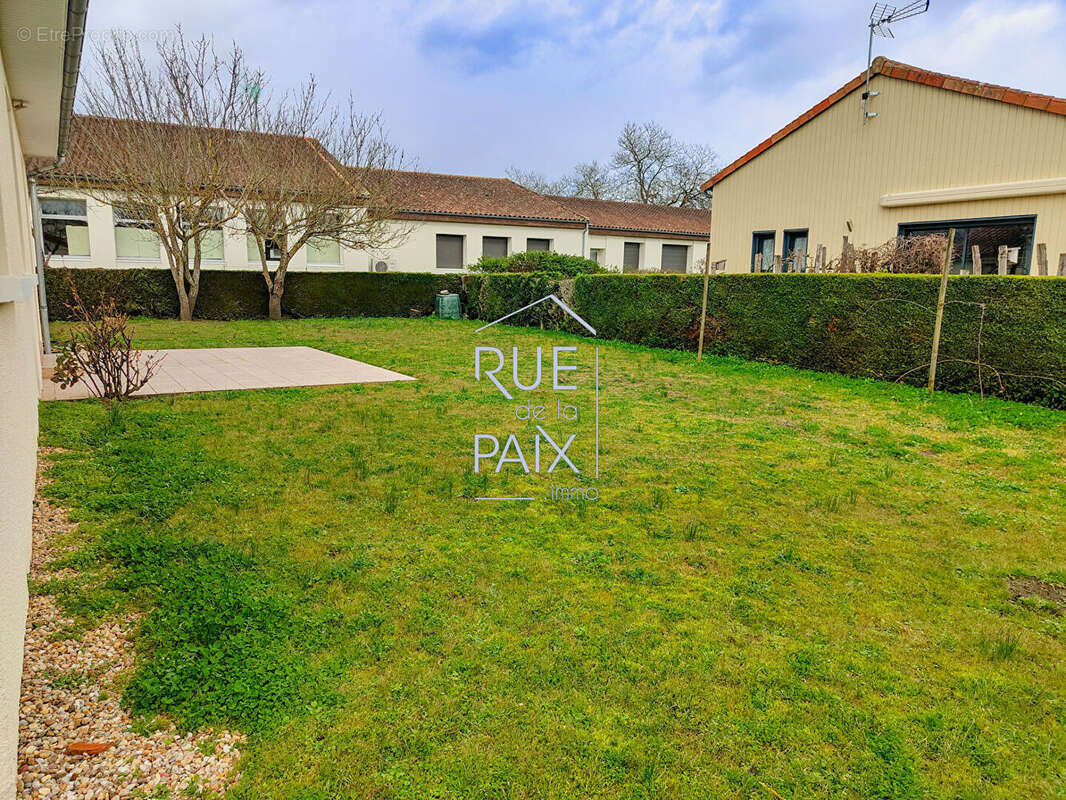 Maison à LENCLOITRE