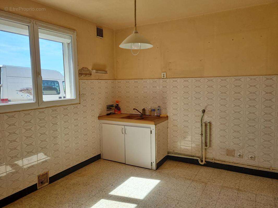Maison salon sejour cheminee insert, 3 chambres et veranda - photo 4