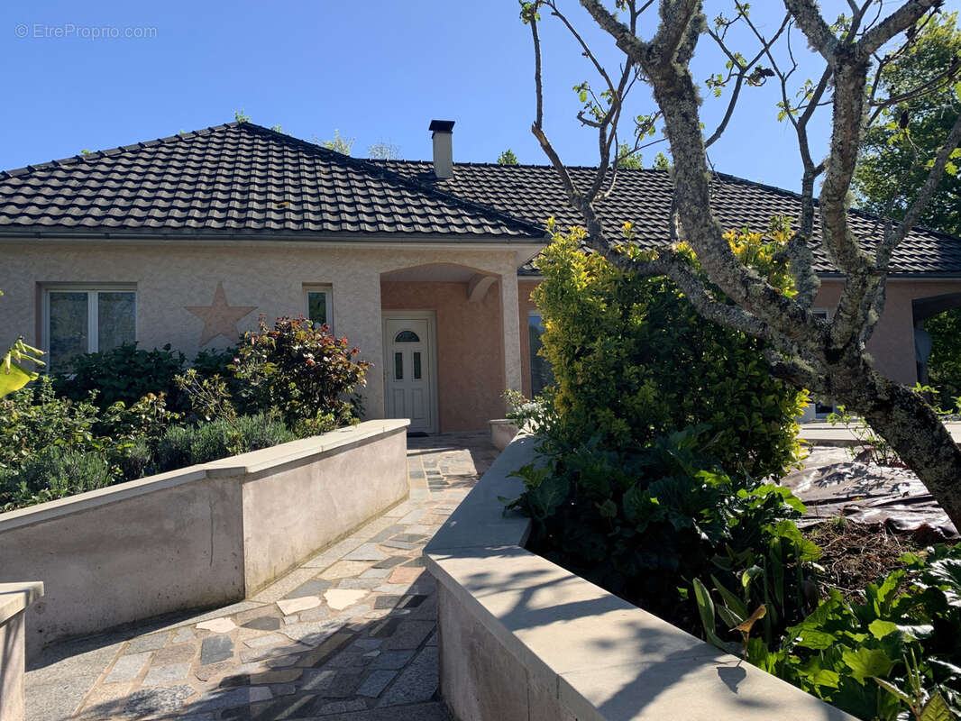 Maison à TERRASSON-LAVILLEDIEU