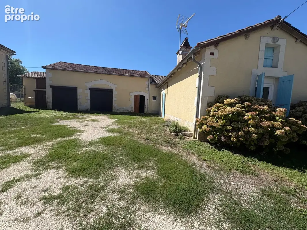 A vendre en Exclusivité : Ensemble immobilier de deux maisons avec grange et garage - photo 3