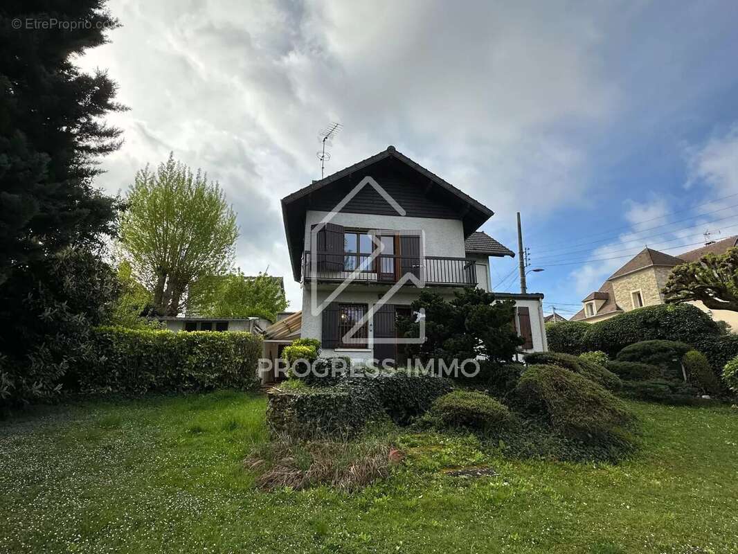 Maison à COMBS-LA-VILLE