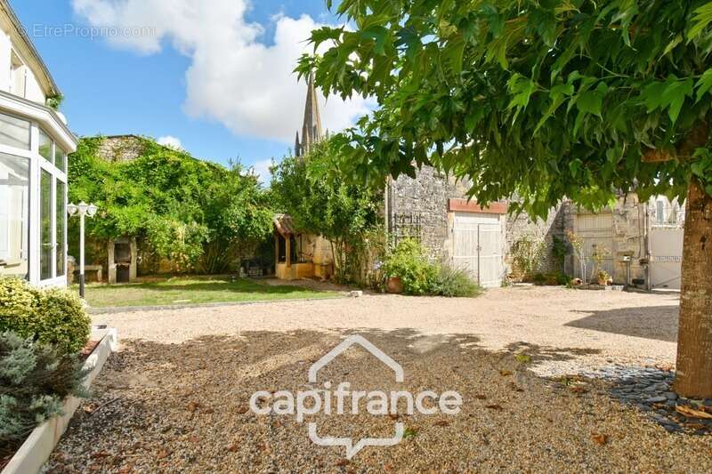 Maison à vendre 10 pièces BIGNAY (17), proche ST JEAN D'ANGELY et ses commerces, avec jardin, piscine et garage - photo 17