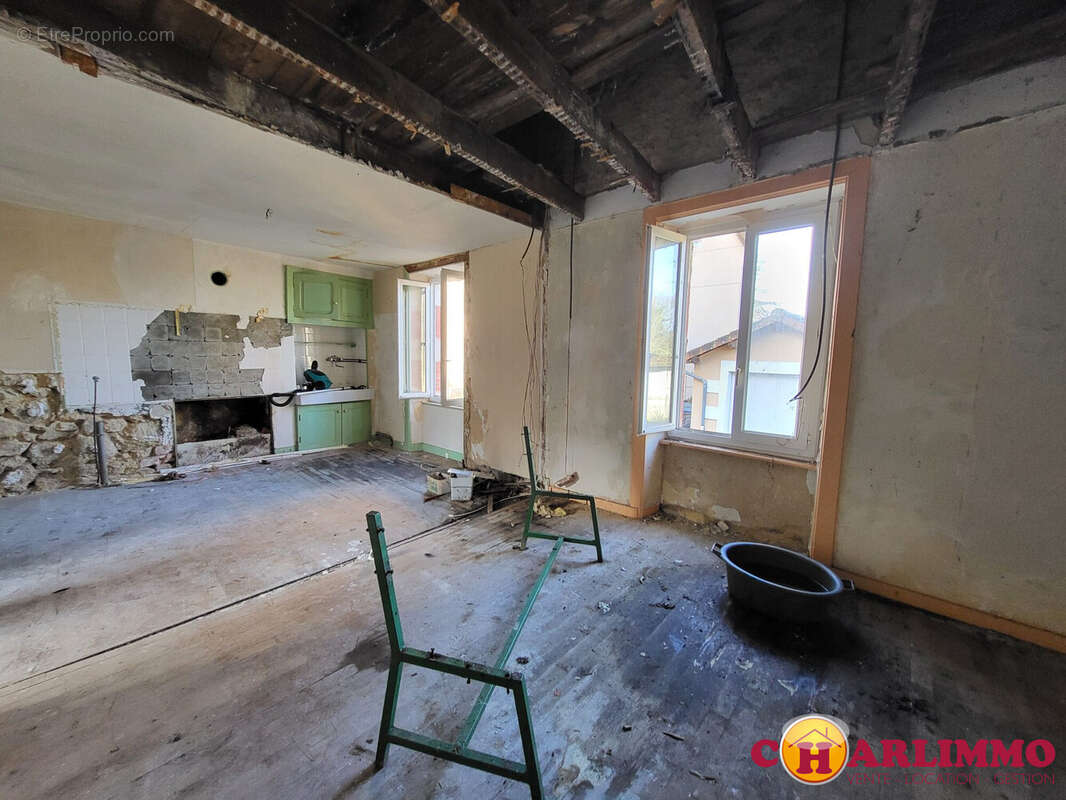 Maison à SAINT-JUNIEN