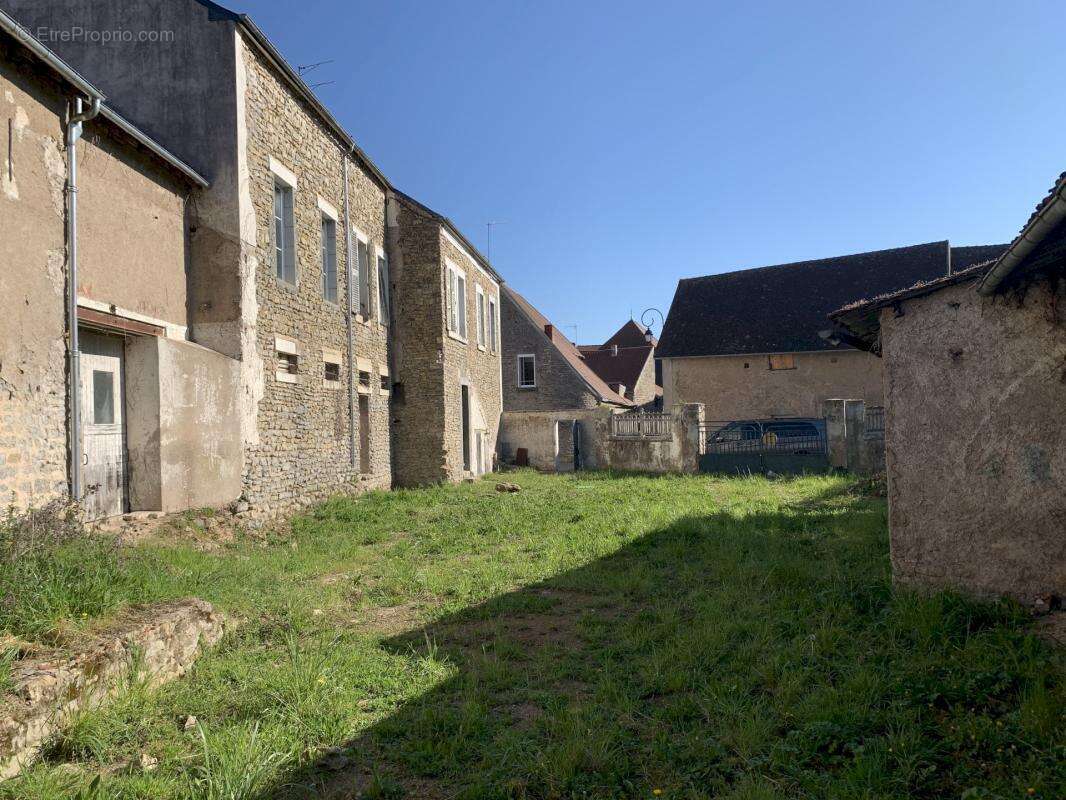 Ensemble immobilier / corbigny - photo 2