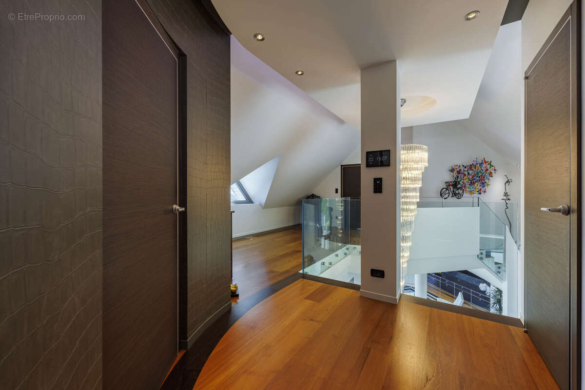 Villa d'exception dominant le lac - photo 12