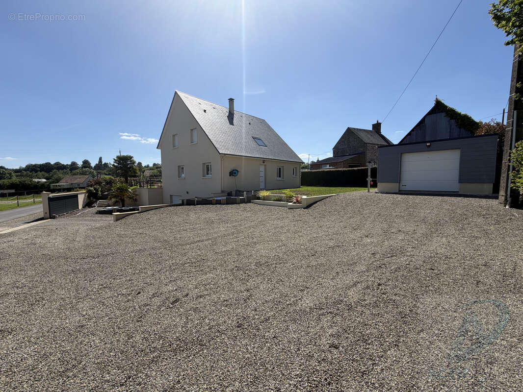 Maison à LA CHAPELLE-BICHE
