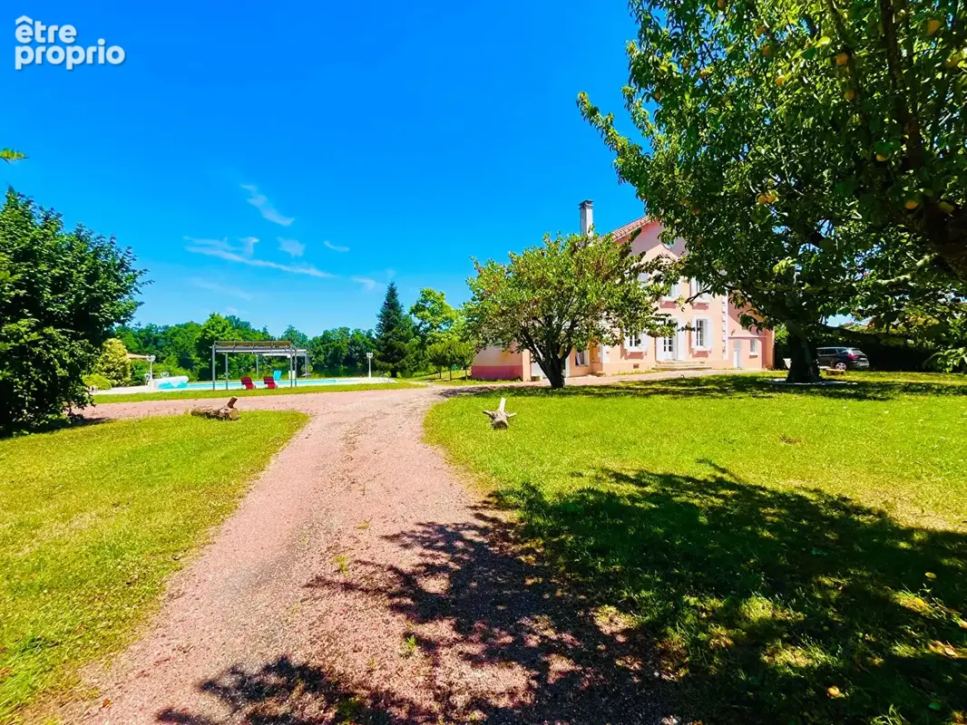 Au Temple/Lot, magnifique propriété au bord du Lot, avec parc et piscine. - photo 8