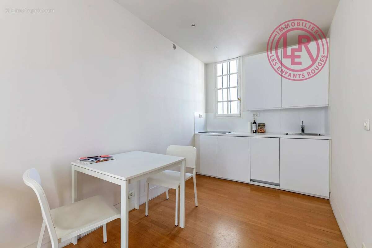 Appartement à PARIS-3E