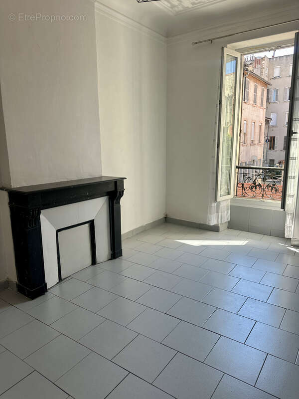 Appartement à MARSEILLE-5E