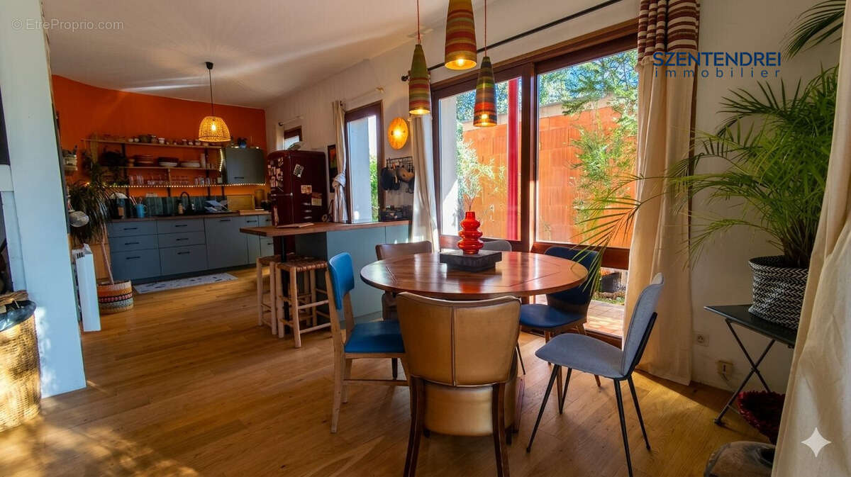 Szentendrei immobilier  maison F4 Aubais - Jardin arboré calm - Maison à AUBAIS