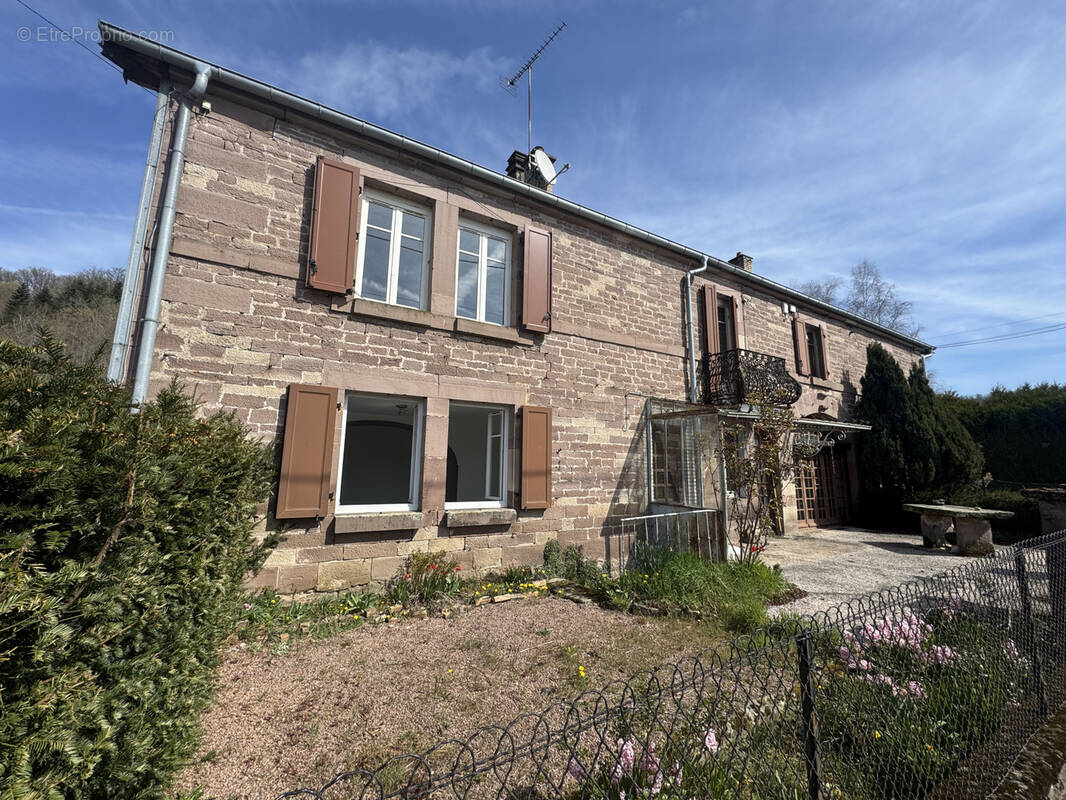 Appartement à RADDON-ET-CHAPENDU