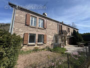 Appartement à RADDON-ET-CHAPENDU
