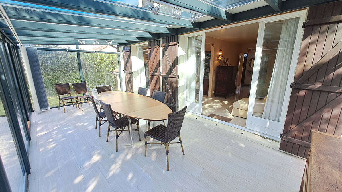 Maison à SAINT-REMY-LES-CHEVREUSE